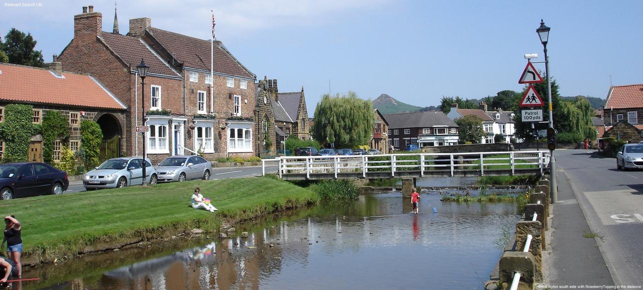 Royal Oak Hotel Great Ayton Bagian luar foto